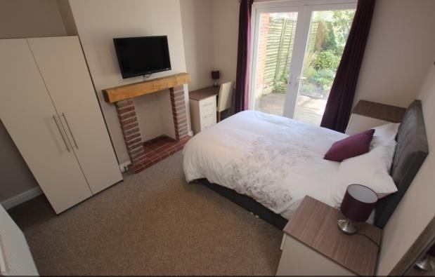 Photo 1: Bedroom
