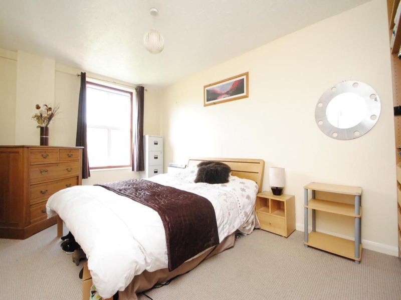 'Double Room for Rent in Ocean Village Southampton' Room to Rent from SpareRoom