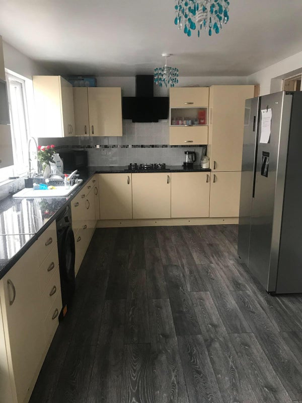 'Large Doubleroom In 3 Bedroom House Barking IG11' Room to Rent from