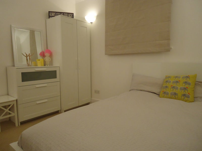 Photo 1: medium double bedroom