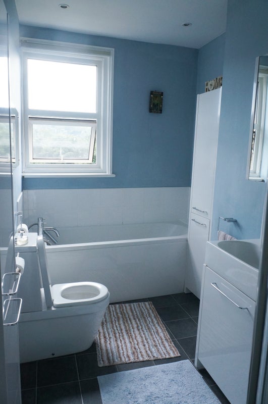Photo 6: Bathroom