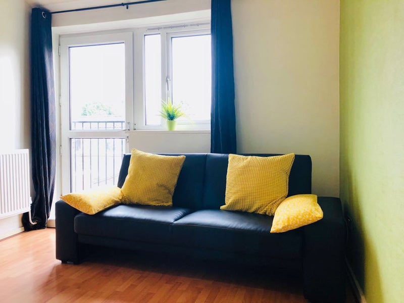 Sunny 1 Bedroom Flat 3 Mins Walk To Station Room From