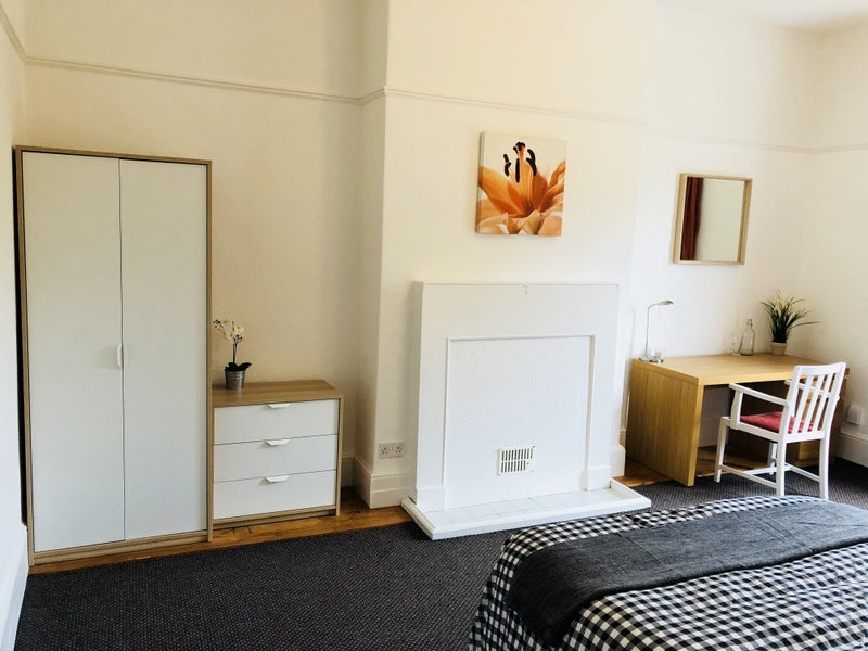 'Beautifully renovated double room, Bebington ' Room to Rent from SpareRoom