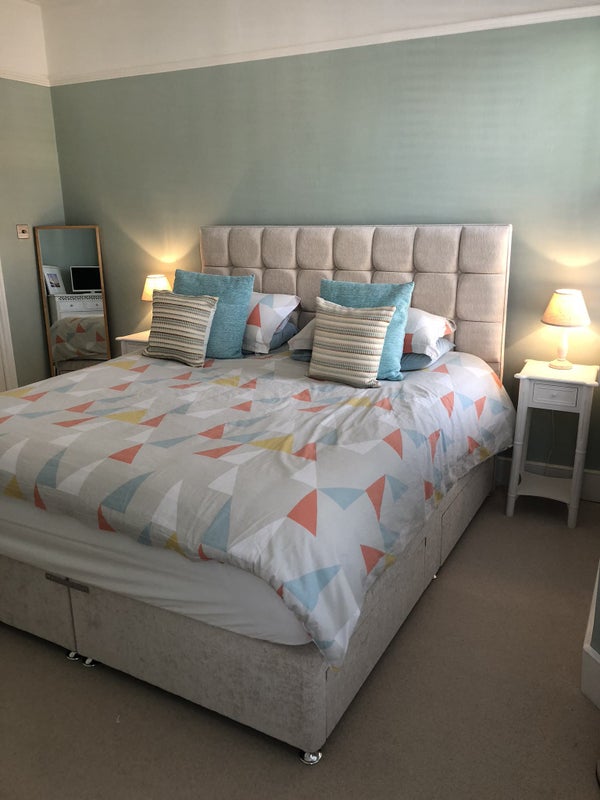 Mon Fri Female Lodger Super King Size Bed Room To From Spareroom Large Double Fully Furnished Room Available To Share With Family In Well Presented Edwardian House Your Bathroom Has A Walk Shower Separate Bath And