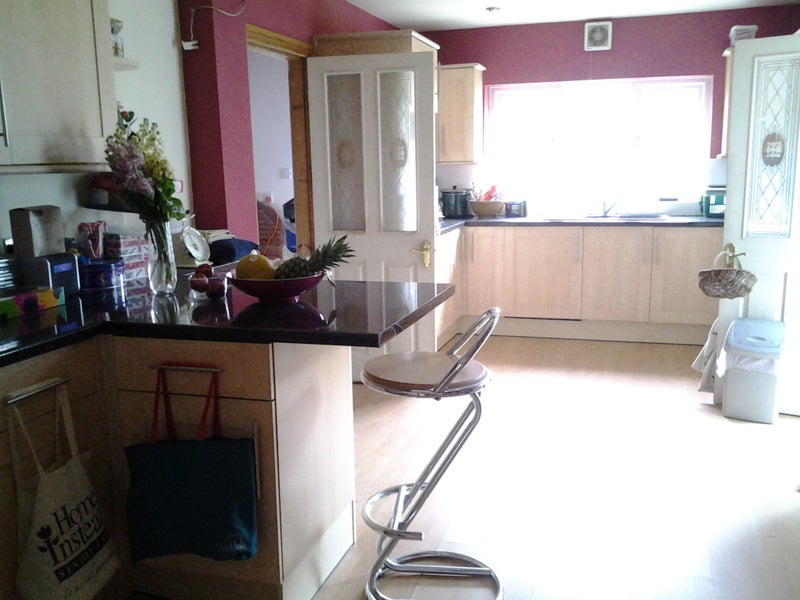 Photo 1: kitchen