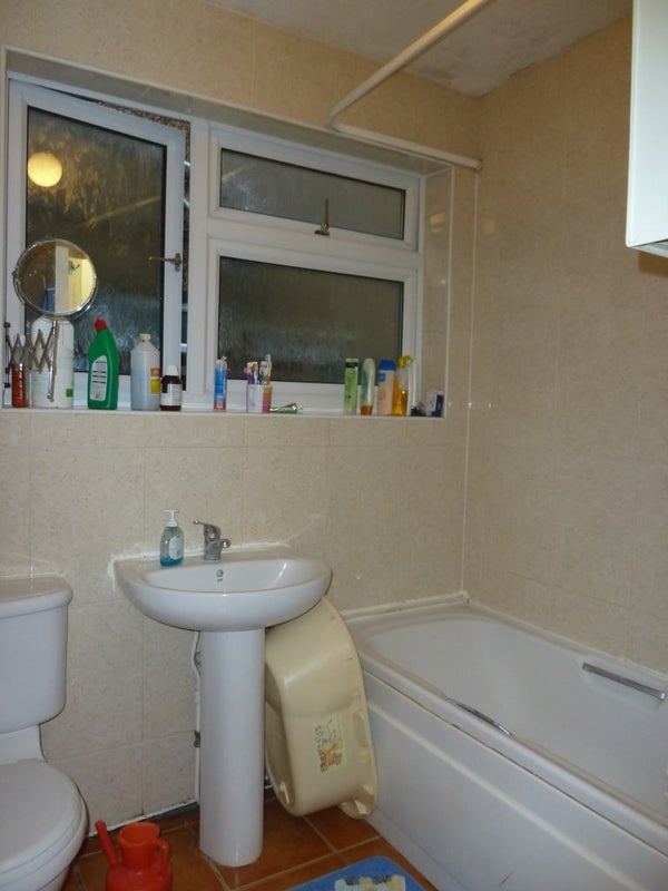 'Willesden Green Zone2 large 2 bedroom garden flat' Room to Rent from