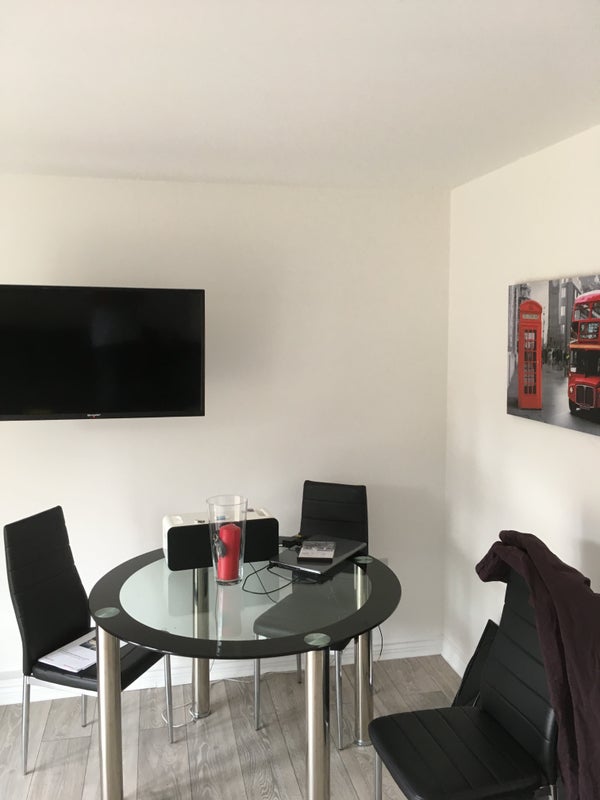 Photo 1: Lounge