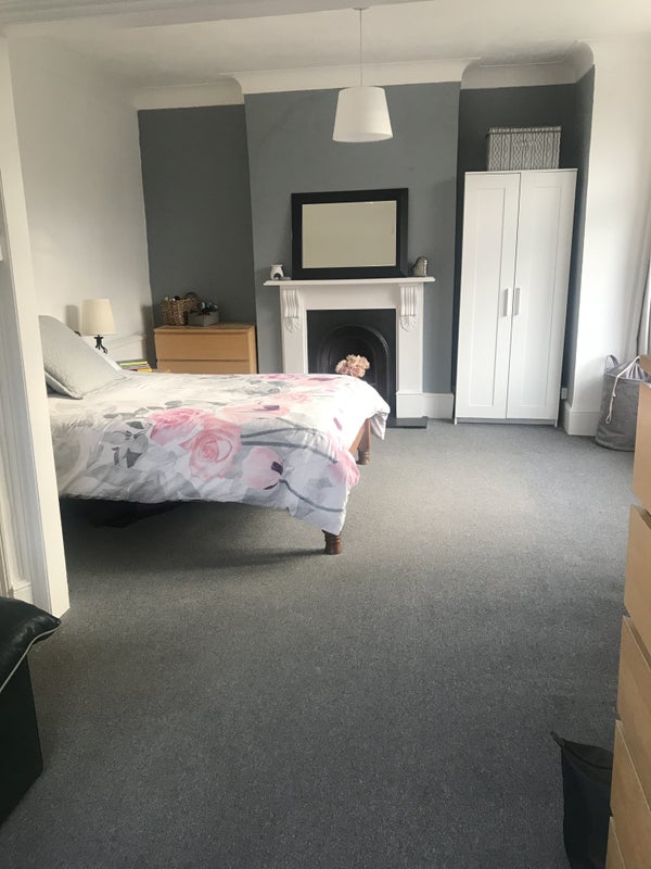 huge master bedrooms white large private bedroom with space for sofa or office setup seeking female occupant to share this first story maisonette newly landscaped full time monfri let huge master room rent from huge master bedrooms white large private bedroom with space for sofa or office setup seeking female occupant to share this first story maisonette newly landscaped full time monfri let huge master room rent from