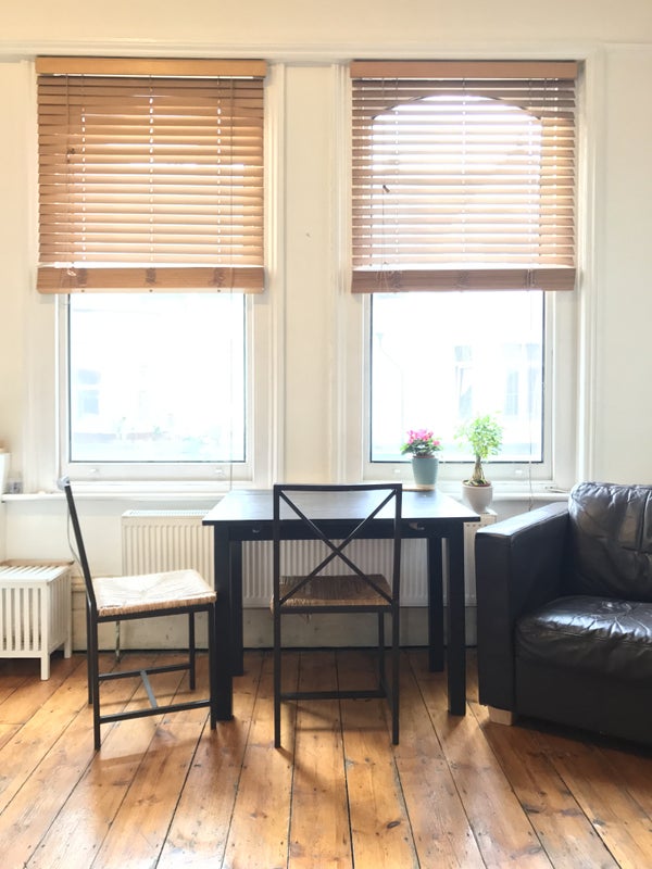 Photo 1: Always lots of natural light !!