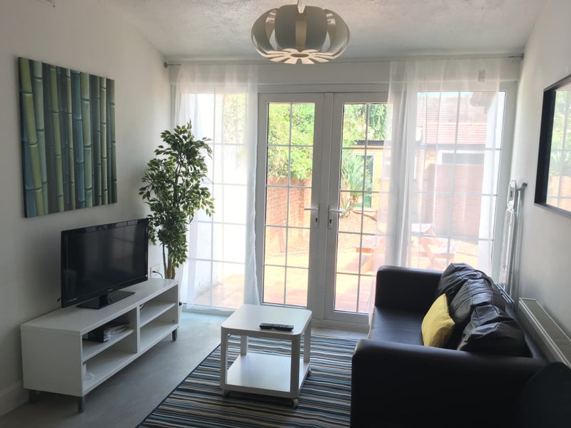 Photo 1: Lovely lounge to share with housemates