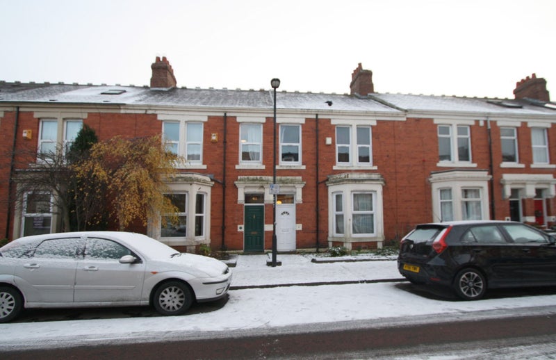 5 Bed Student House In West Jesmond 2 Bathrooms House Is In Good Location A Minute Walk From West Jesmomd Metro Station And A Minute Walk From A 5 Bed Student House In West Jesmond 2 Bathrooms House Is In Good Location A Minute Walk From West Jesmomd Metro Station And A Minute Walk From A