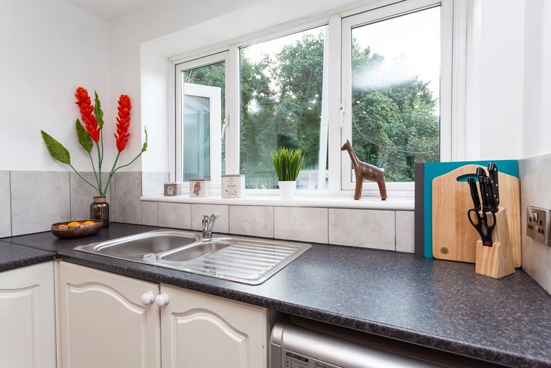 Photo 1: Communal space - double ensuite available