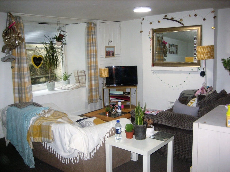 'One Bedroom flat central Penzance' Room to Rent from SpareRoom