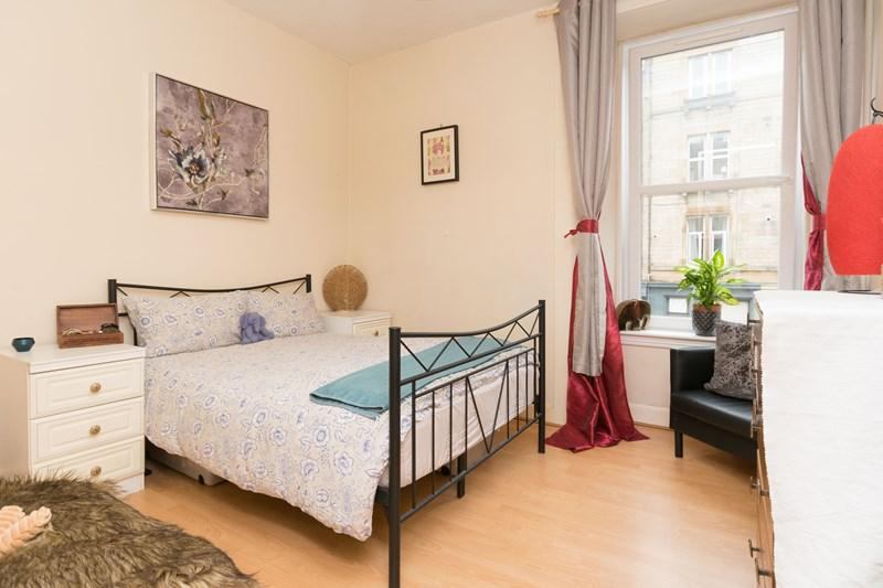 'Bright One Bedroom Flat Albert Street (Leith Wk)' Room to Rent from