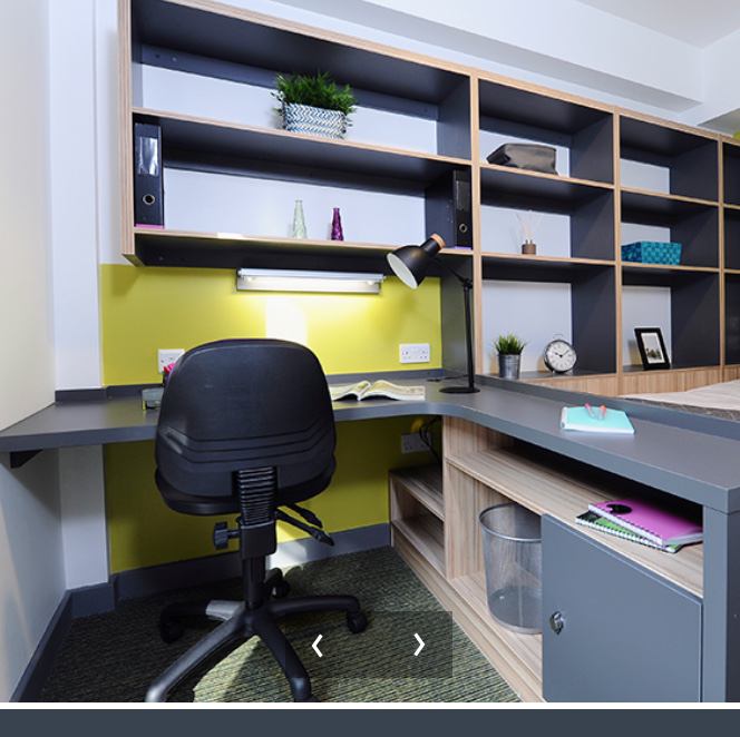 Photo 1: Work desk in room