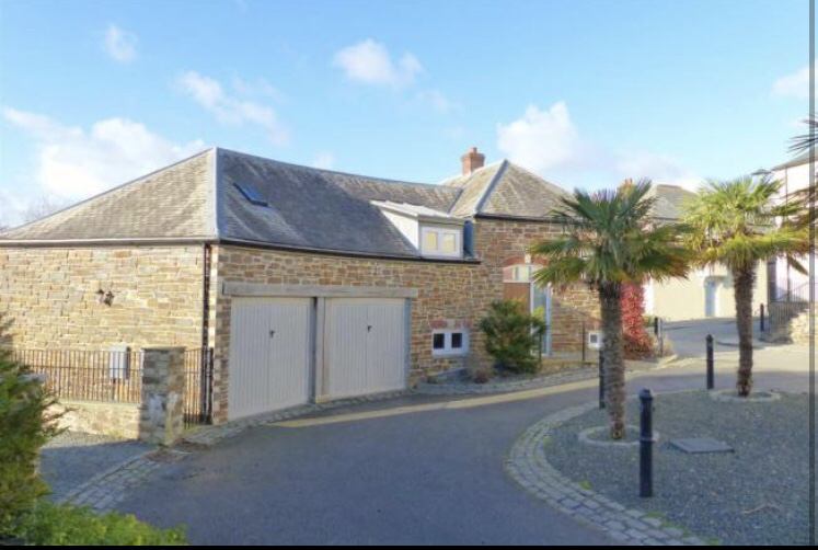 'Room to rent in house in Truro with lounge area ' Room to Rent from