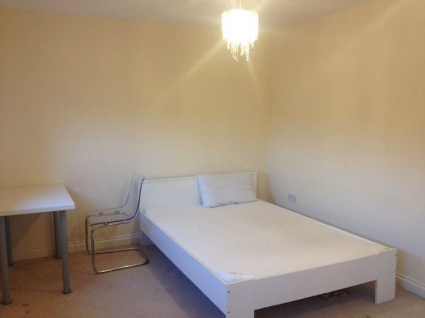 Photo 1: double bedroom
