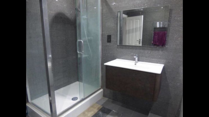 Photo 4: Bathroom