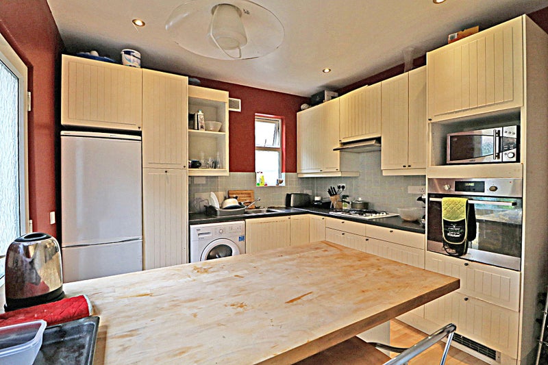Photo 1: KITCHEN