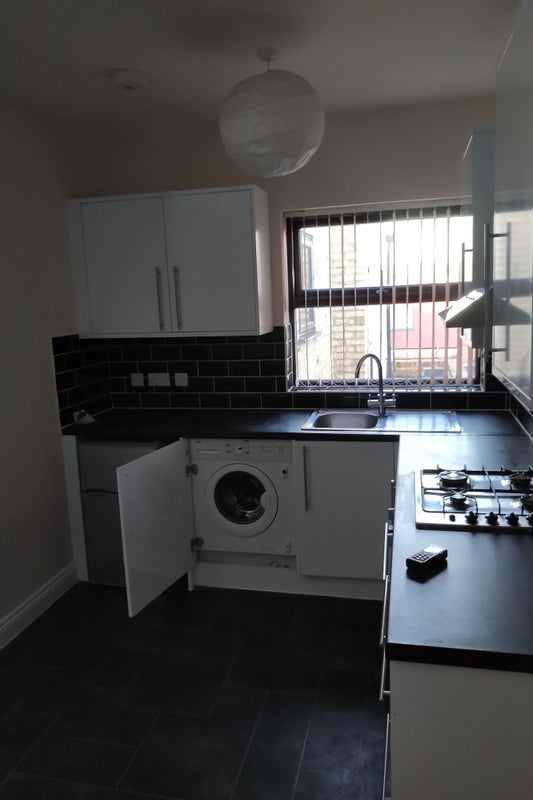 Photo 1: Kitchen - including washing machine