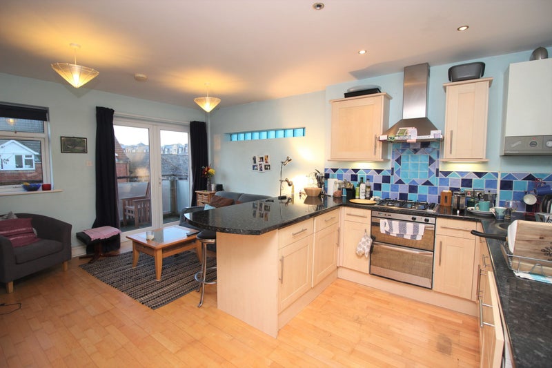 2 Bedroom 3rd Floor Flat In Reading Central Spareroom