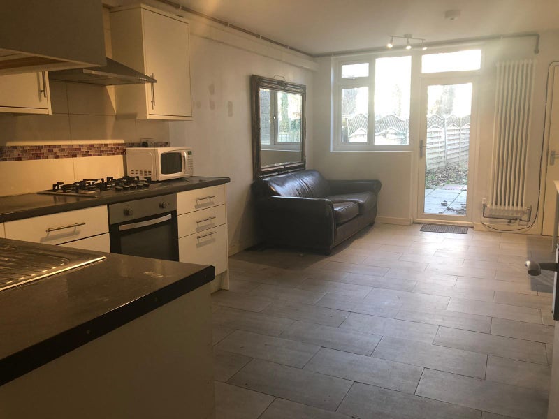 Photo 1: Kichen/diner