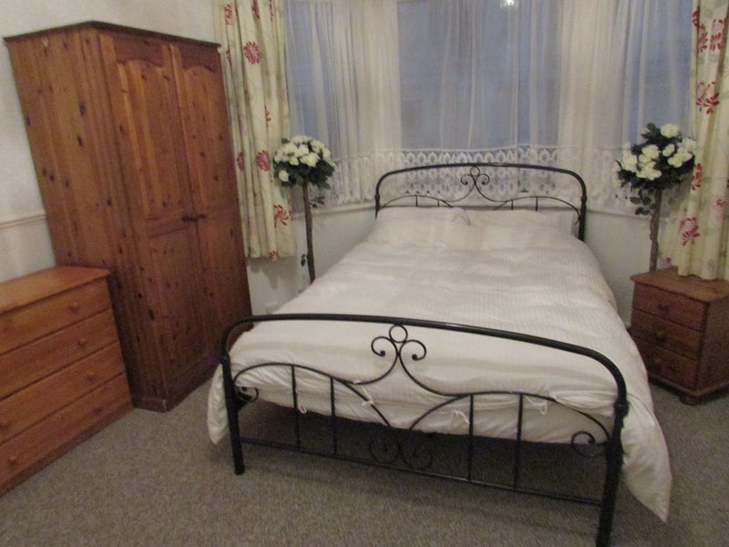 Photo 1: Double Bedroom Downstairs Front