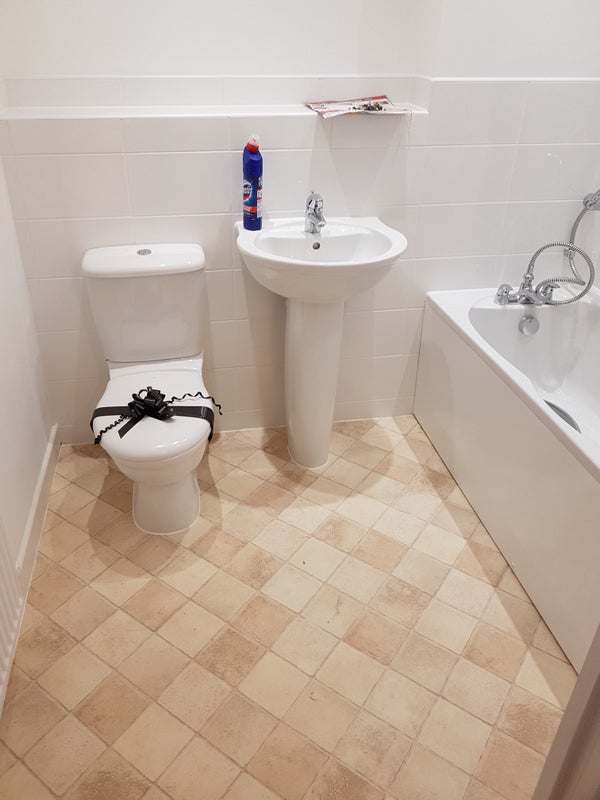 Photo 1: Toilet & bath