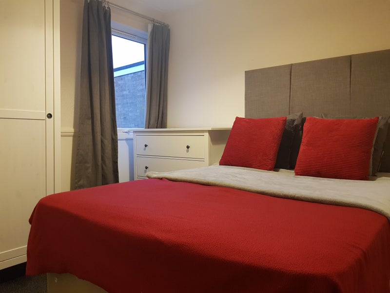 Photo 1: Room 2
