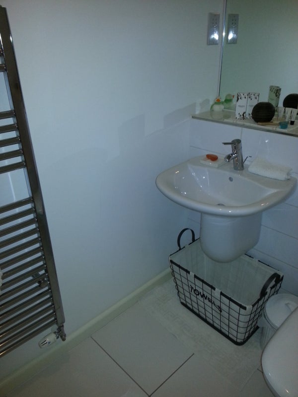 'Reading Island Double Room All Bills' Room to Rent from SpareRoom