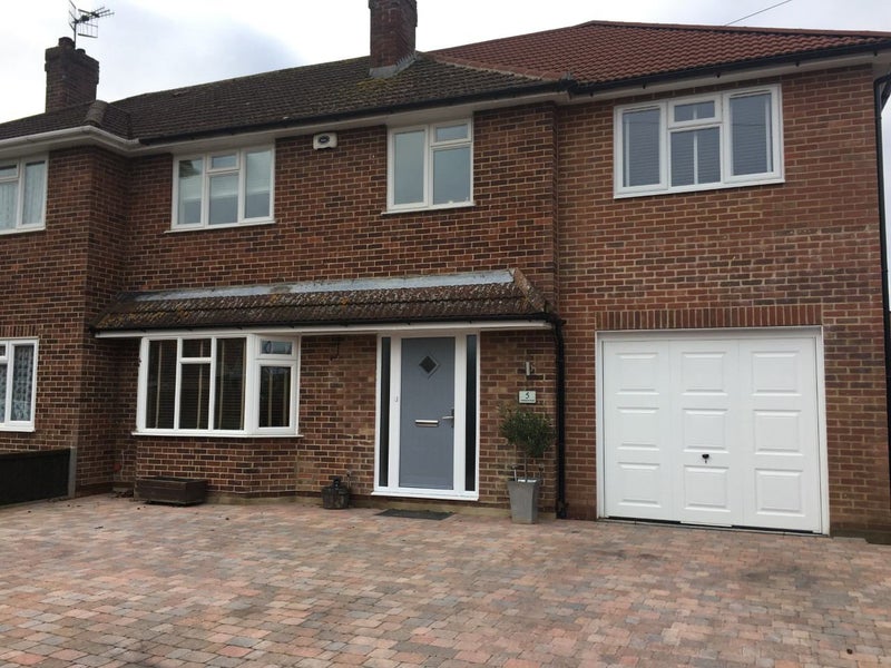 'Double bedroom to rent in Horley' Room to Rent from SpareRoom