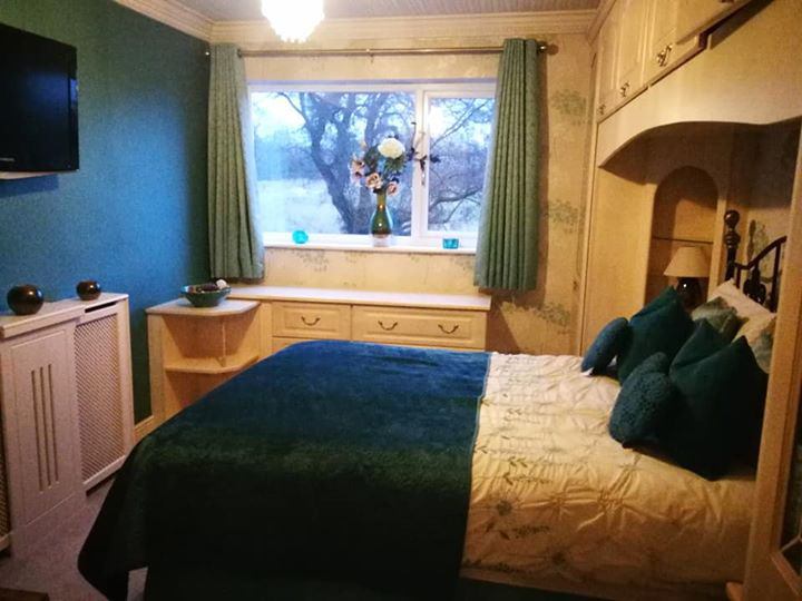 'Beautiful Double Bedroom for rent in Denby Dale' Room to Rent from
