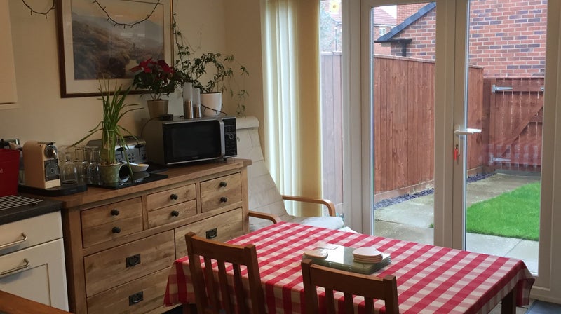 Rooms To Let In Beautiful Modern Family Home Room From To Zoom Dining Room