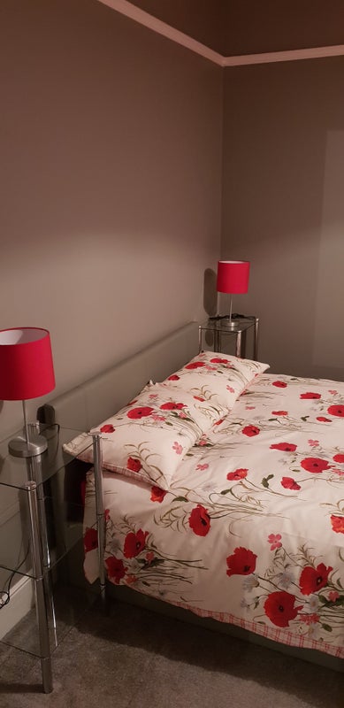 Photo 1: Double bedroom