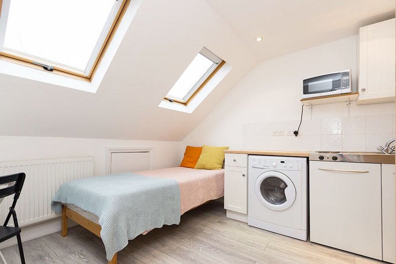 'SelfContained Studio Flat All Bills Included ' Room to Rent from