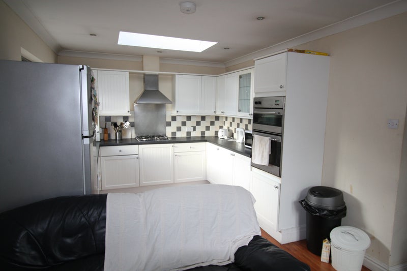Photo 4: Fully loaded Kitchen with dishwasher