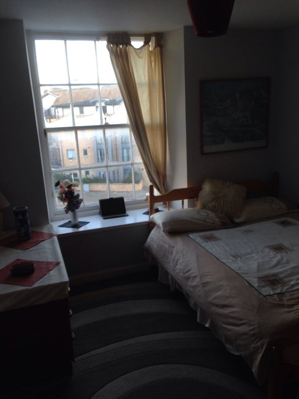 'Spacious Waterfront Apartment Leith.' Room to Rent from SpareRoom