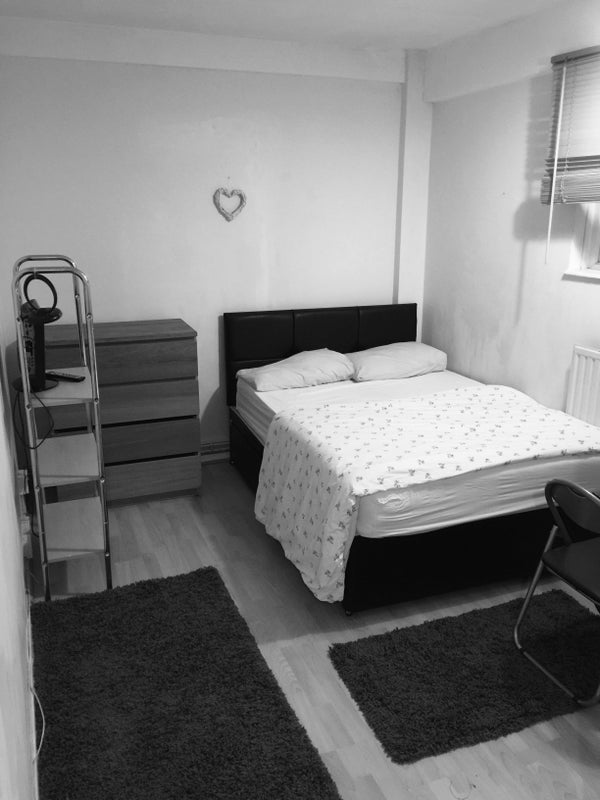 Photo 1: Bedroom 