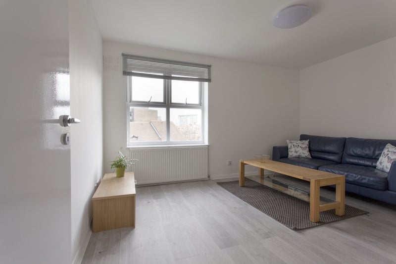 Photo 1: Living room 