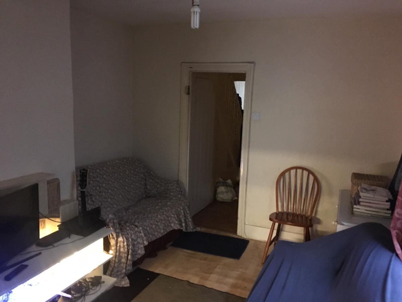 ' Double Room in Big House in Leyton on a Cool Road' Room to Rent from