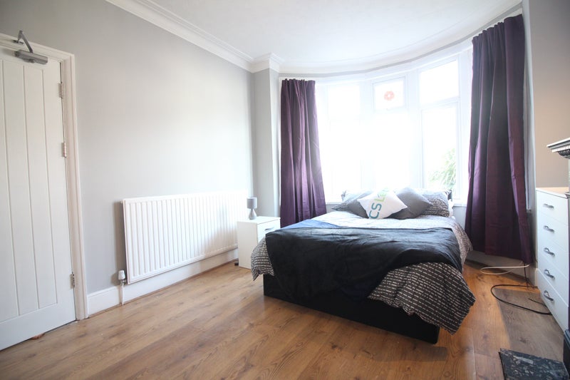Photo 1: Bedroom 1