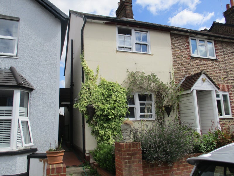 'Central Reigate Light Neutral Decorated Room' Room to Rent from