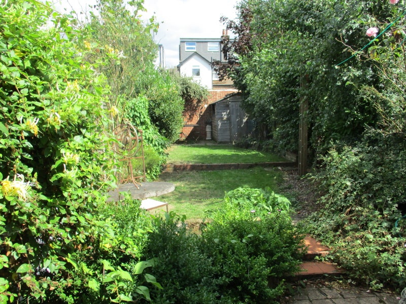 'Central Reigate Light Neutral Decorated Room' Room to Rent from