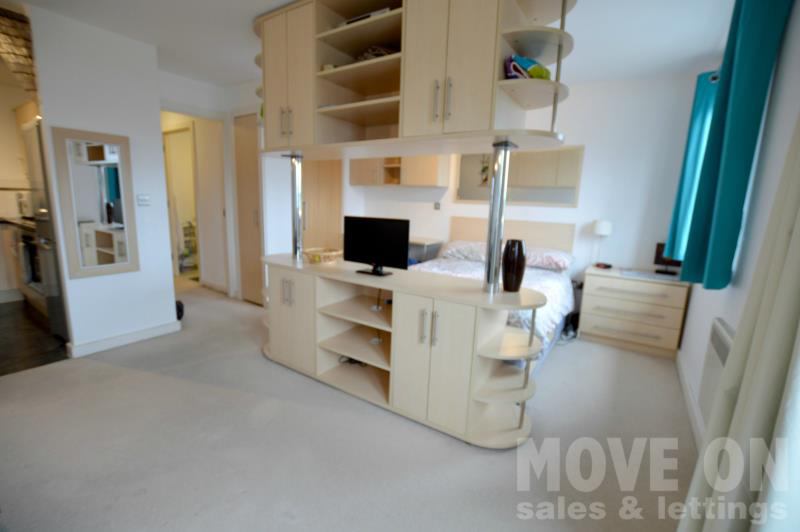 'A Modern Fully Furnished Studio In Castlepoint' Room to Rent from