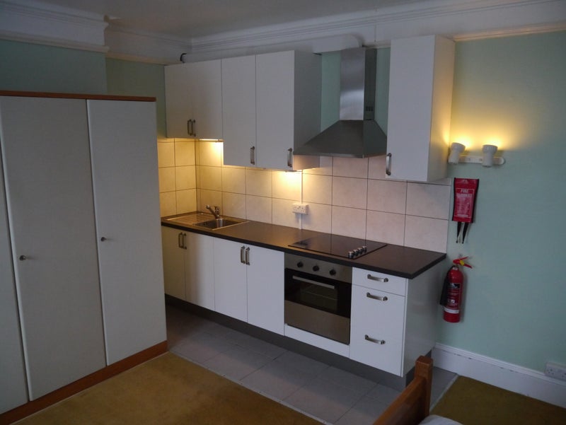 Photo 1: £975 Large room! Large kitchen!
