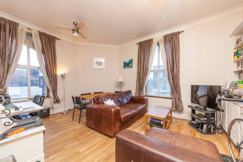 'Beautiful large 1 bed Clapham flat 30 secs to tube' Room to Rent from SpareRoom
