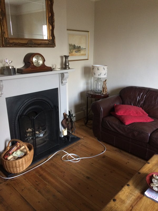 Photo 1: Sitting room