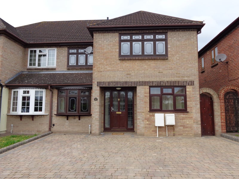 'Beautiful Rooms in a Quiet Street in Hornchurch' Room to Rent from