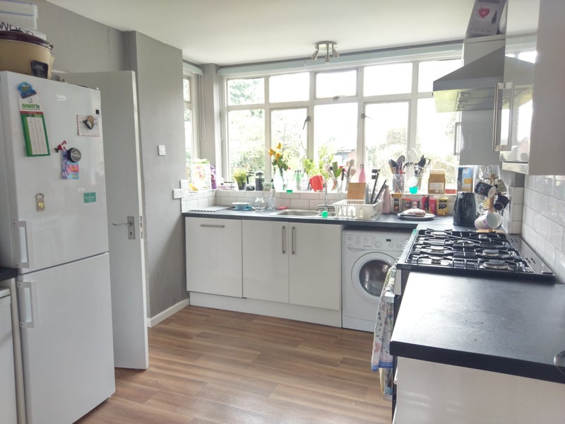 Modern Double bedroom - near Airbus, MOD, UWE - View 2