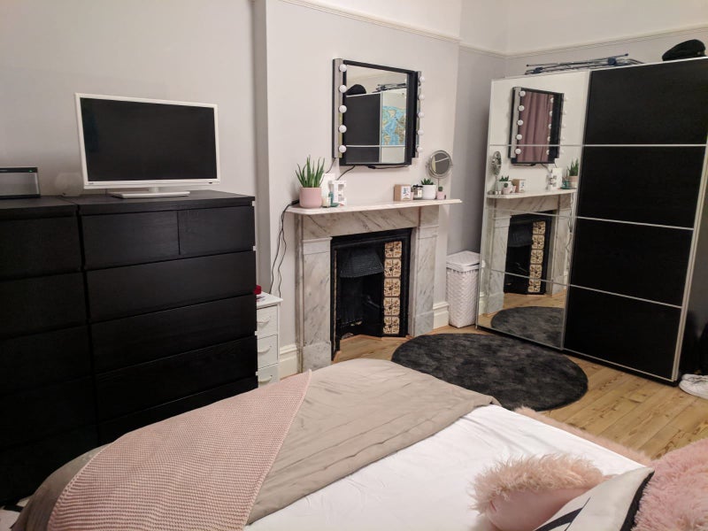 'Spacious furnished double room in clapham' Room to Rent from SpareRoom
